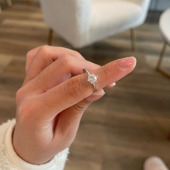 Diamond ring (platinum band) - Picture 5 of 9